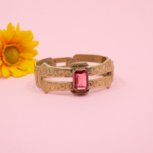 1920er Armreif Metall ziselierte Blumen roter Stein Front