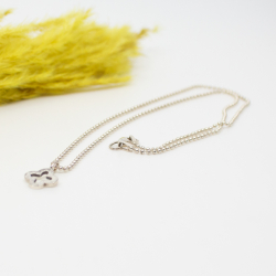 Kleeblattkette 'Caro' von Mainpunkt, 925 Silber Bild 2 925er Silber Kette griechisches Kreuz Anhaenger Detail