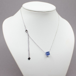 Alex Perry Halskette 925 Silber 'blue crystal cube' Bild 3 Alex Perry 925er Kette mit blauem Anhaenger Front