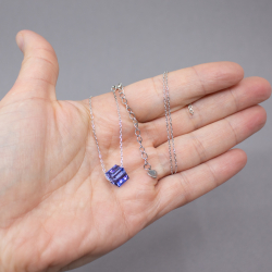 Alex Perry Halskette 925 Silber 'blue crystal cube' Bild 4 Alex Perry 925er Kette mit blauem Anhaenger Groesse