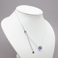 Alex Perry Halskette 925 Silber 'blue crystal cube' Bild 5 Alex Perry 925er Kette mit blauem Anhaenger Tragebeispiel