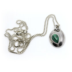 925er Kette & Anhänger mit Malachit-Tropfen von HVE