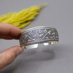 Vintage Armreif im Niello-Stil, 925 Sterlingsilber 835er florale Armspange Detail