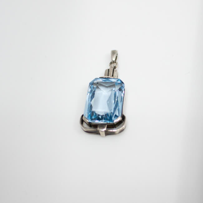 835er Jugendstil Anhaenger mir blauem Stein