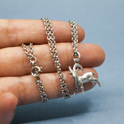 835er Vintage Steinbock mit Kette Groesse