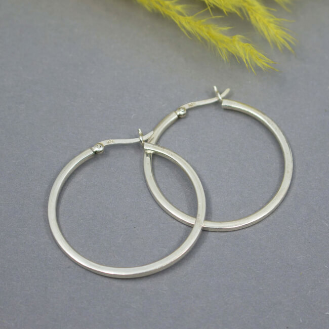 große 925 Sterlingsilber Creolen mit eckiger Schiene, Draufsicht