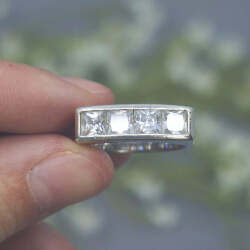 925 Sterlingsilber Ring mit vier Zirkonia-Steinen