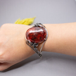 925er Armreif mit Bakelit, Tragebeispiel