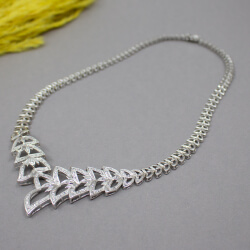 925er Collier mit Glitzerstein liegend