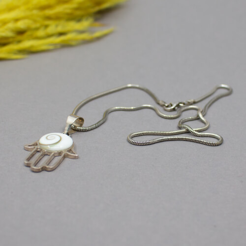 925er Hand Fatimas mit Shiva-Perle inkl. Halskette liegend