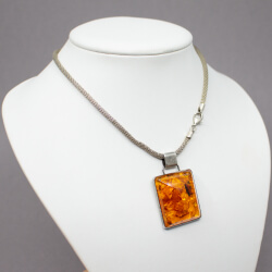 925 Kette & 835 Bernstein-Anhänger, Peter Brummold Bild 4 925er Kette + 925er Bernsteinanhaenger Tragebeispiel