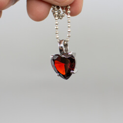925er Kette mit blutrotem Herz-Anhänger Farbe