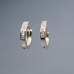 rhodinierte 925er Silber Klapp-Creole mit Zirkonia rhodinierte 925er Sterlingfilber Klapp-Creole mit Zirkonia