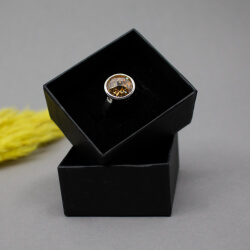 925er Ring mit pfirsichfarbenden Solitär, Gr. 58 925er Ring mit Box, Detail