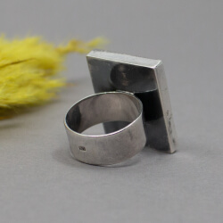 925er Ring mit eckigem Bernstein, Rueckseite