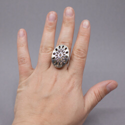 925er Ring mit fenistrierten Kopf Tragebeispiel