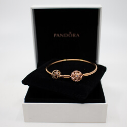 Pandora Armreif mit Schneeflocken-Verschluß & Charm 925er Sterling-Silber rosé Pandora Armband Detail