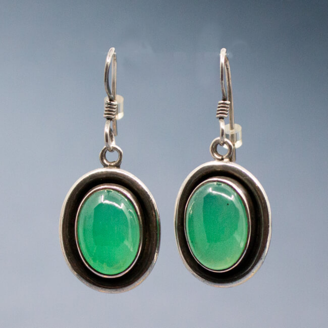925er Sterlingsilber Ohrringe mit grünem Stein