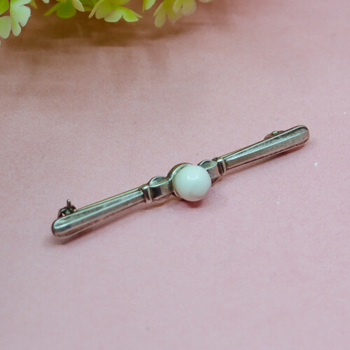 Antike 835er Brosche mit Magnesit