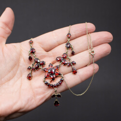 Antike Tombak Halskette mit Granat Steine Groesse