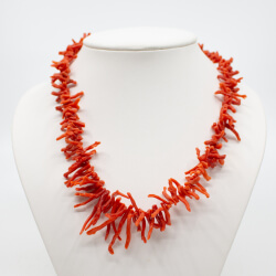 Ast-Korallen Kette mit 925er SchmuckSchliesse Tragebespiel