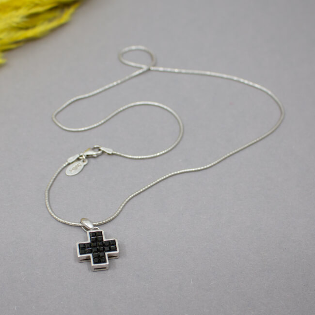 BellaR. 925er Kette & Kreuz mit schwarzem Zirkonia Bild 1 Bella R 925 Halskette mit Kreuz