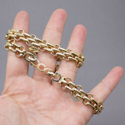 Dior goldene HalsKette Detail
