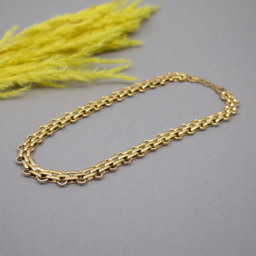 Dior goldene HalsKette liegend