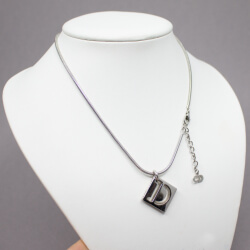 Dior silberne Halskette Tragebeispiel
