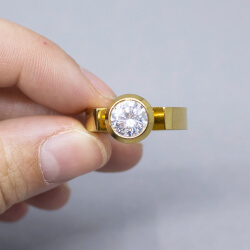 Edelstahl Ring vergoldet Christ Detail