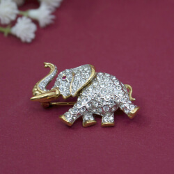 Elefant Brosche vorn