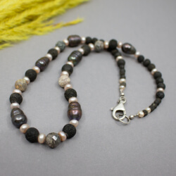 Ethno Halskette mit Perlen & Lava & 925er Schließe Detail