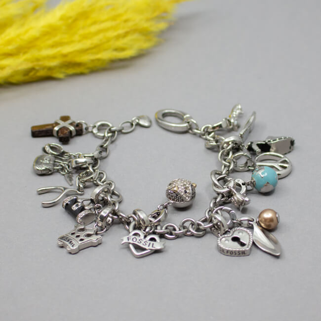 Fossil Steel Armband mit 16 Charms Detail