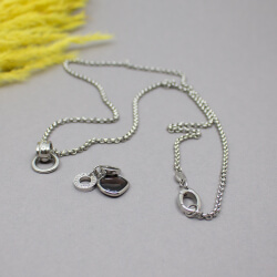 Fossil Steel lange Erbskette mit Charm FOSSIL Steel silberne Halskette liegend