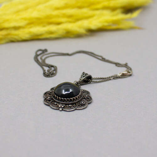 geschwaerzte Vintage Kette mit Onyx Hoehe