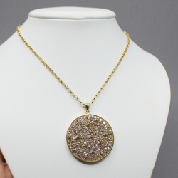 goldene NOELANI Pulloverkette & Swarovski Kristalle Bild 2 goldene NOELANI Pulloverkette & Swarovski Kristalle Detail