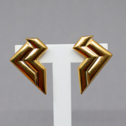 Modernist geometrische Vintage Ohrringe vergoldet goldene Vintage Modernist Ohrringe Tragebeispiel