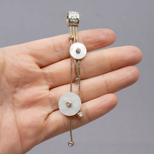 goldener Pierre Lang Anhänger mit Glitzerstein Bild 1 goldener Pierre Lang Anhänger mit Glitzerstein Seite