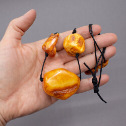 Gross-Bernstein-Kette mit Lederband Groesse