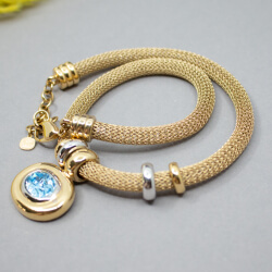 goldenes Henkel & Grossé Collier mit blauem Glas Detail