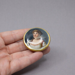 Miniatur Porzellanbrosche Königin Luise von Preußen Bild 2 Handgemalte Vintage Porzellan Brosche Groesse