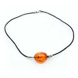 Kette Bernsteinperle Lederband 925 Silberschließe Front 2