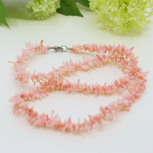 Kette aus rosa Astkoralle - Engelshaut Front