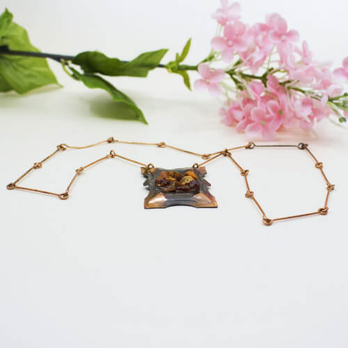 Vintage Kupferkette mit Bernsteinsplitter - Frontseite