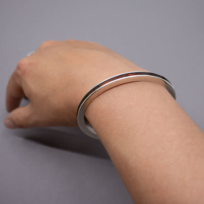 massiver 925er Silber Bernstein Armreif Tragebeispiel