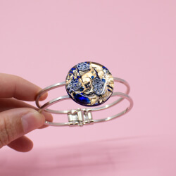 Armspange mit Klappscharnier und Muranoglas Element Bild 2 Morano Glas Anspange Detail