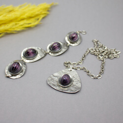 Nordfriesische Zinnschmiede - Kette & Armband Bild 2 Nordfriesische Zinnschmiede - Kette & Armband Detail