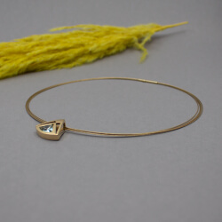 Pierre Lang goldene Kette mit fundelndem Anhaenger Seite