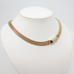 Pierre Lang goldene Magnet-Halskette Tragebeispiel