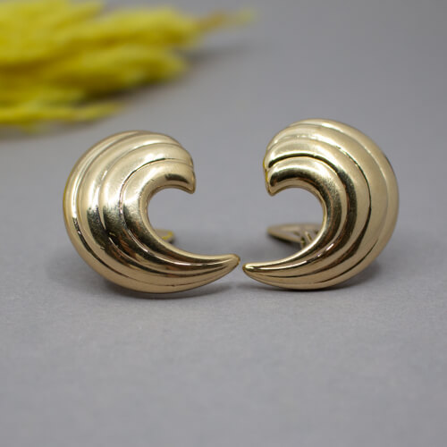 Pierre Lang goldene Ohrclips 'Welle' Front